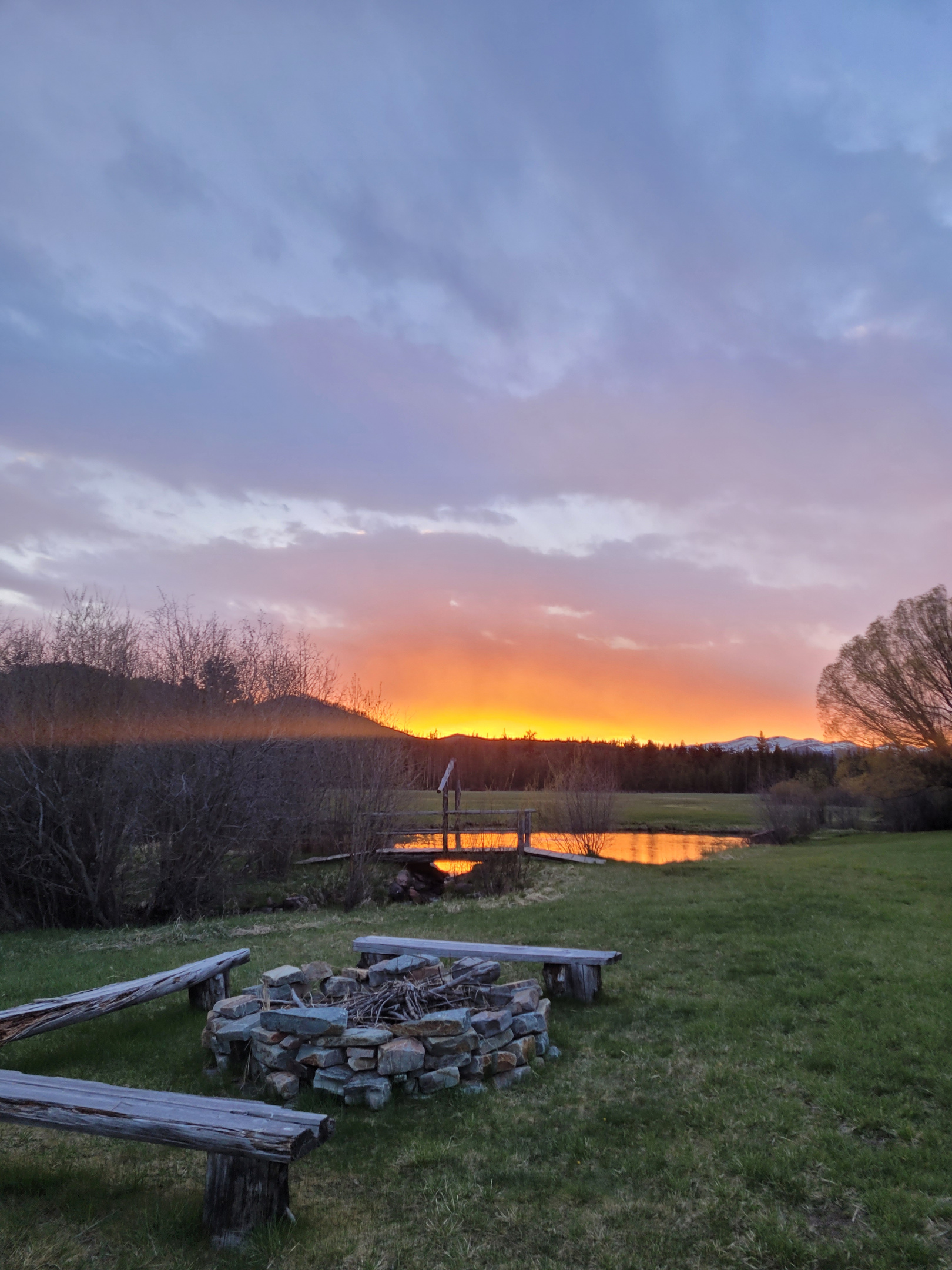 End the evening around the fire under Montana's night sky.