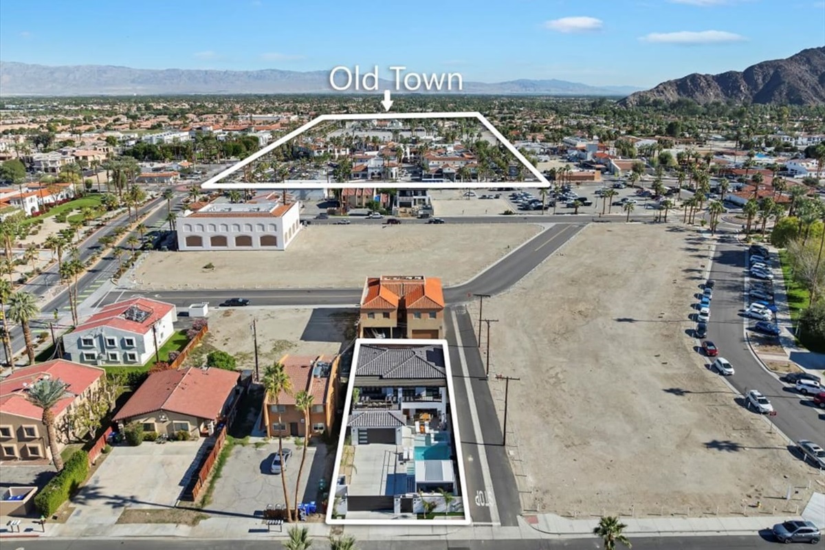 3 Small Blocks from Old Town