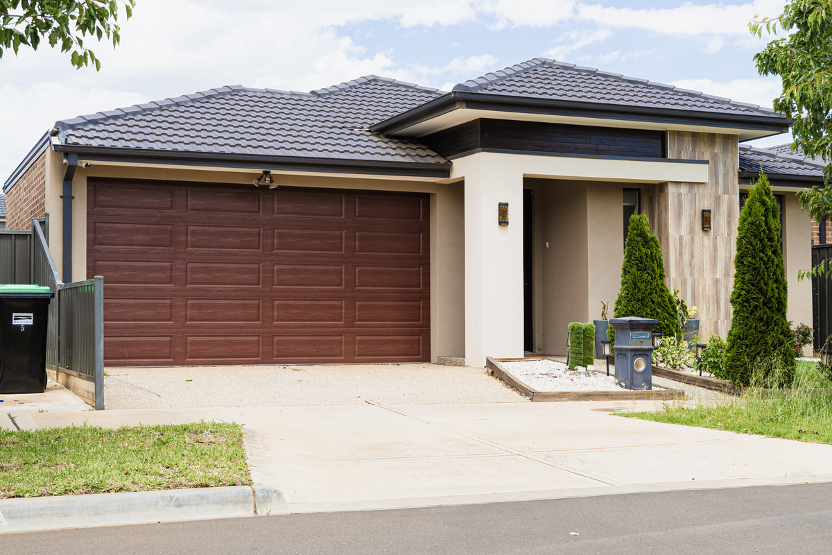 Arrive to a private home setting with a wide driveway, covered entry and simple street access for a smooth start to the stay.