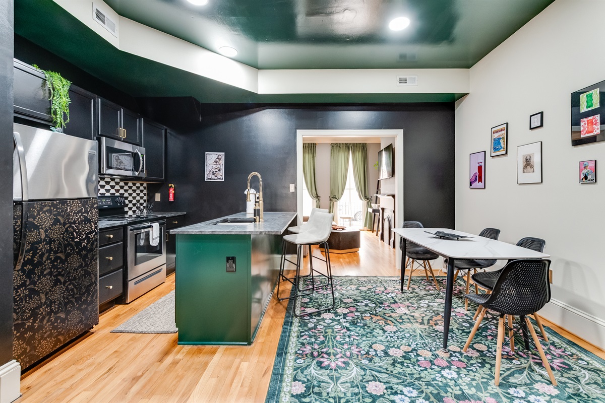 Kitchen & Dining Area: Stylish design with vibrant decor, perfect for culinary adventures!