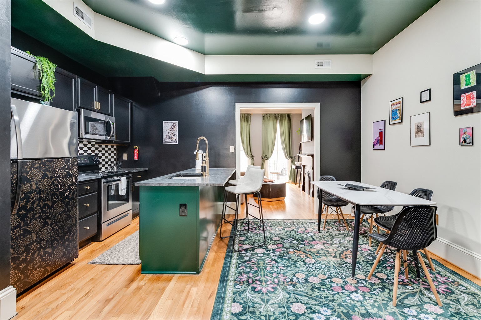 Kitchen & Dining Area: Stylish design with vibrant decor, perfect for culinary adventures!