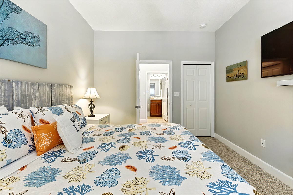 Coastal charm meets total comfort in this serene king suite 🐚🛏️ — crisp linens, calming beach tones, and your own private bath just steps away for an easy, relaxing stay at Cinnamon Beach. 🌴✨
