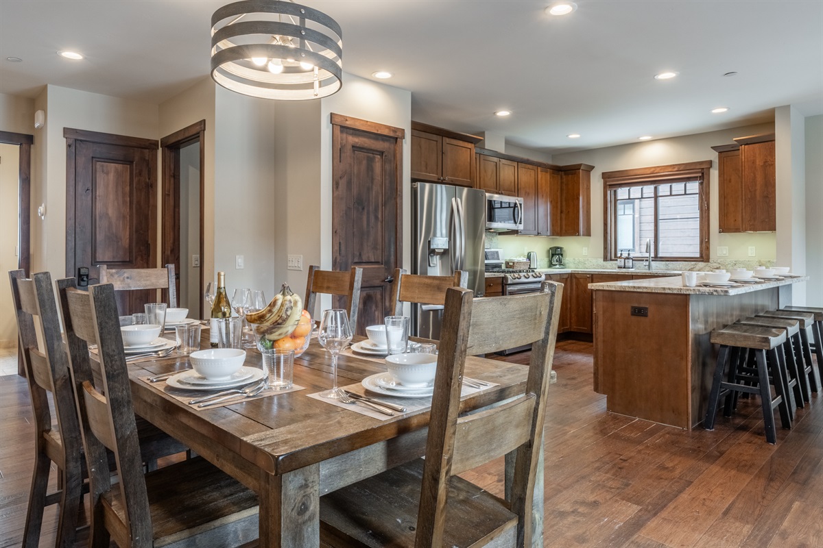 Gather around the Double Black (MS2) table while the kitchen bar invites casual conversation, coffee refills, and après-ski snacks.