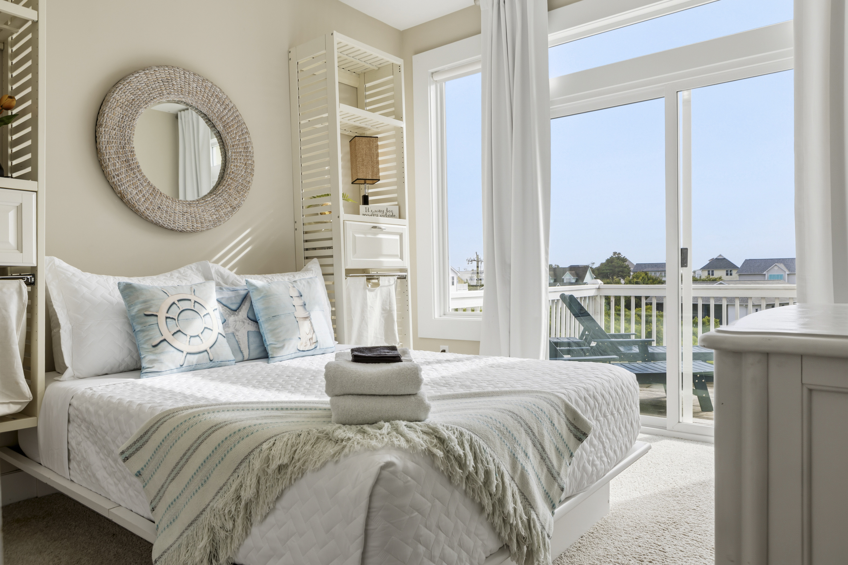 Bright & gorgeous views!