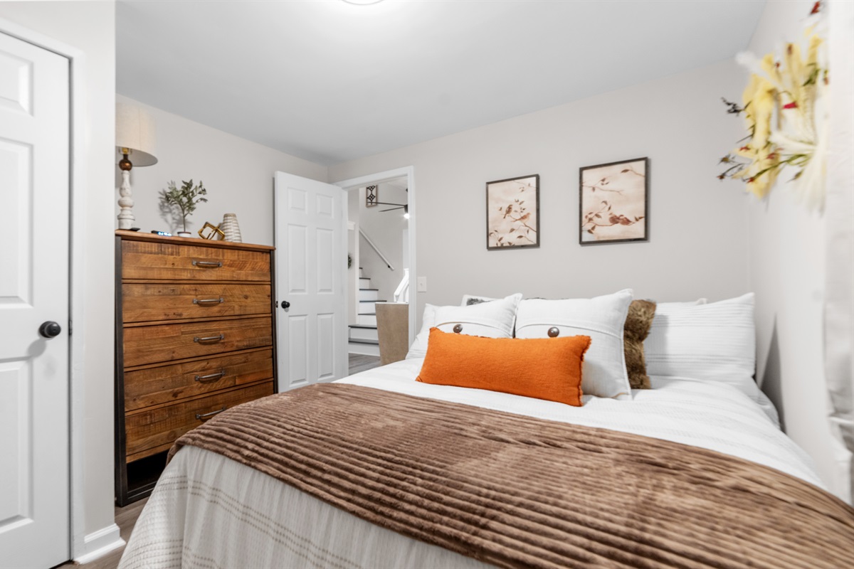 Bedroom on main level- Creekside Chalet 