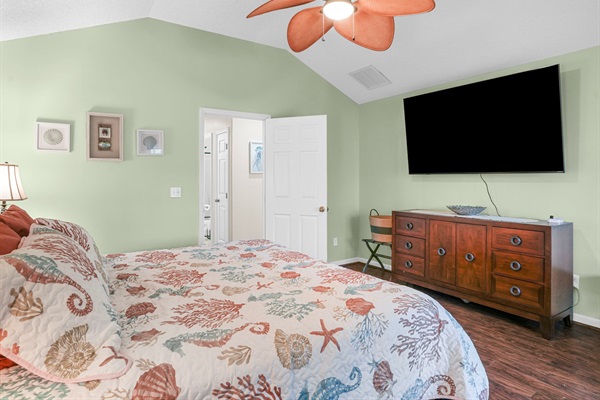 Master Bedroom, King Bed, Dresser
