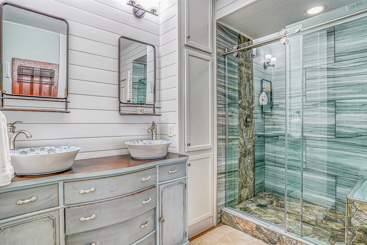 60222cc446a94eef8a142d32dca216a1 Large | Beachhouse | Texas | TX | Vacation Homes | Galveston | Crystal Beach | Kokomo | Breezy Days | Beachfront Elegance | Sunrise Serenity | Southern Sands Property Management, LLC