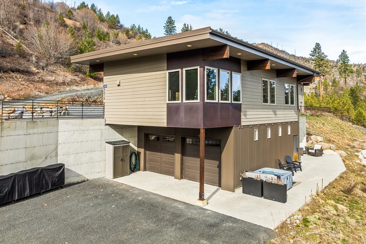 Guests have full access to the guesthouse (upper level above the garage) and amenities outside around the lower part of the garage.  