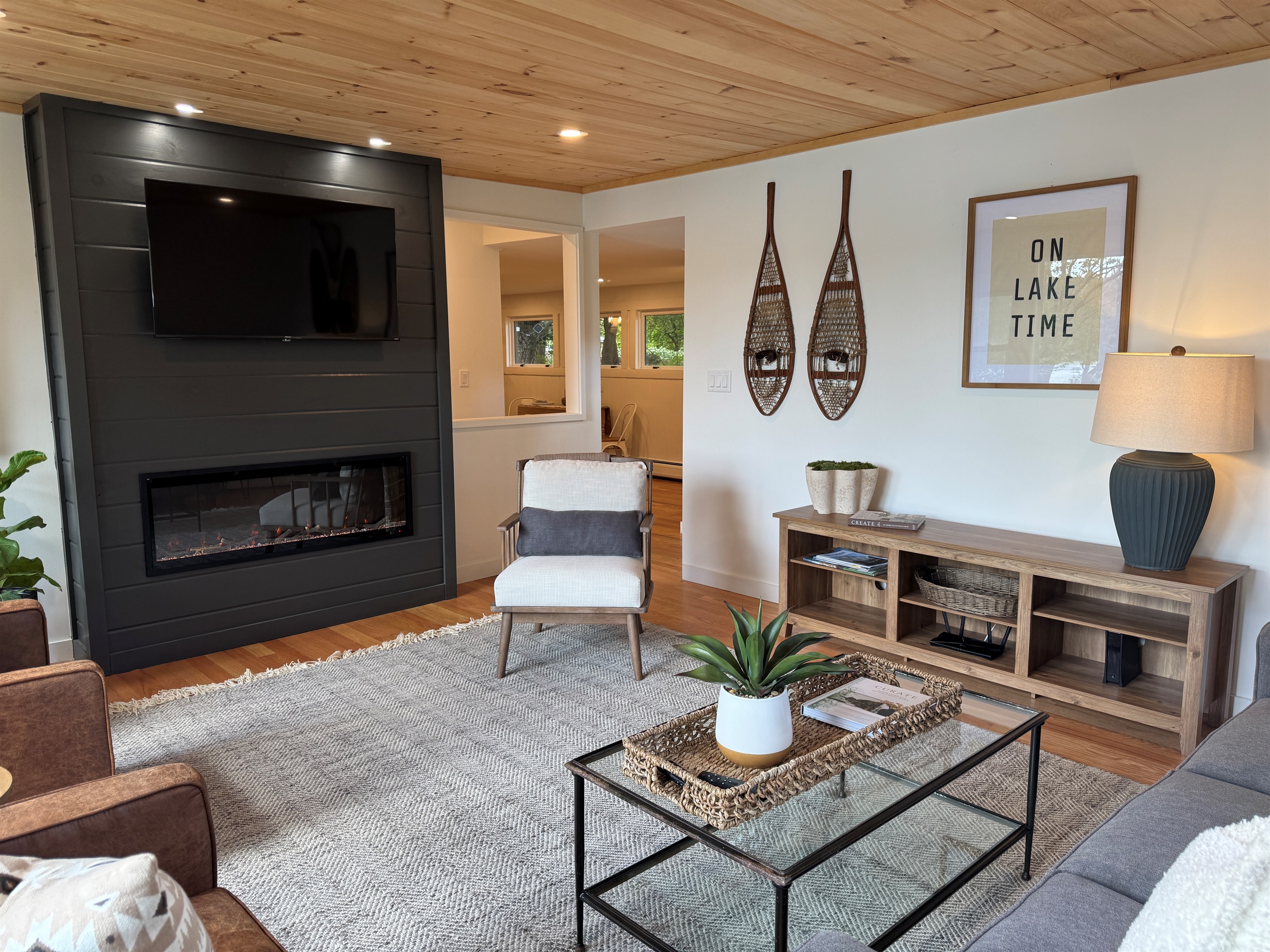 Living room with Smart TV and electric fireplace