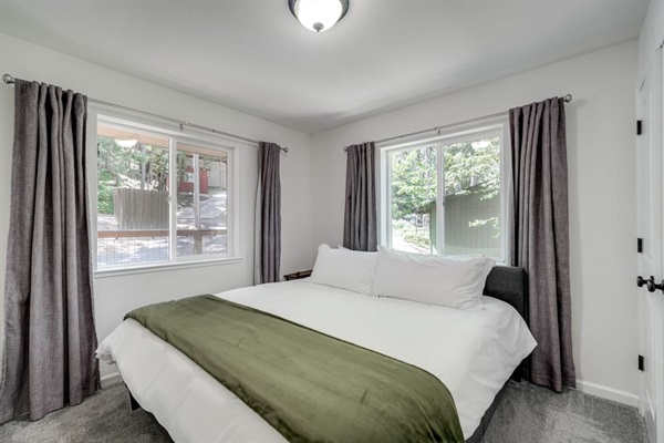 Bedroom 2 | King Bed 