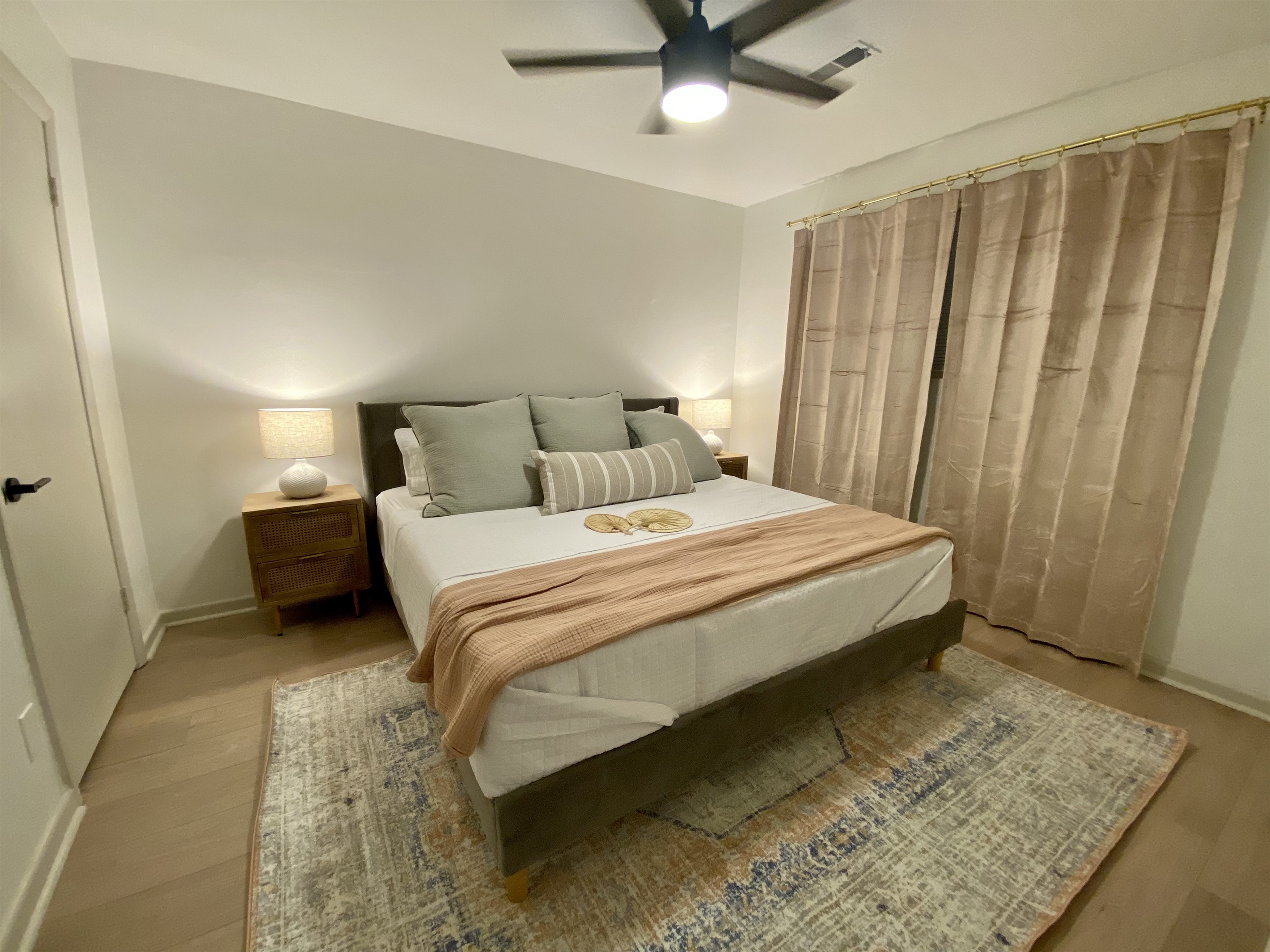 King size bed!