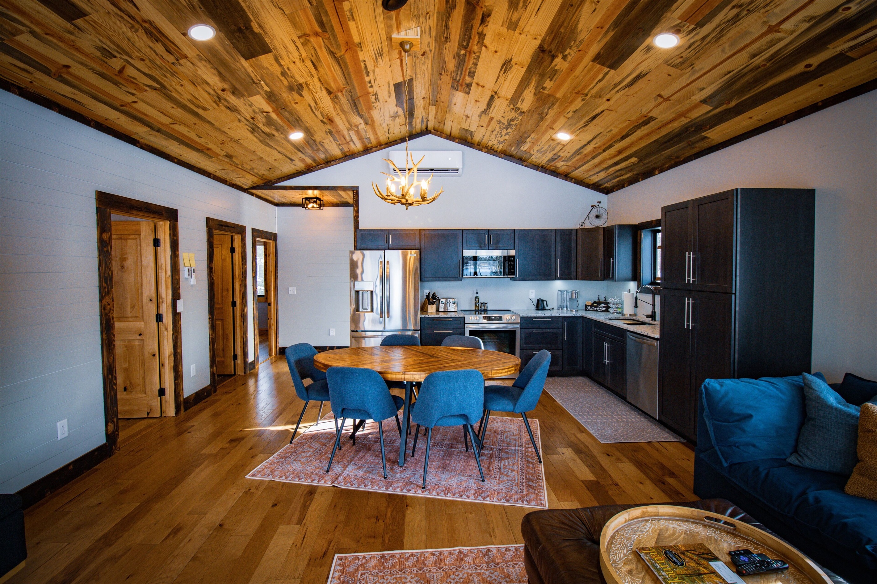 Kitchen & Dining room
