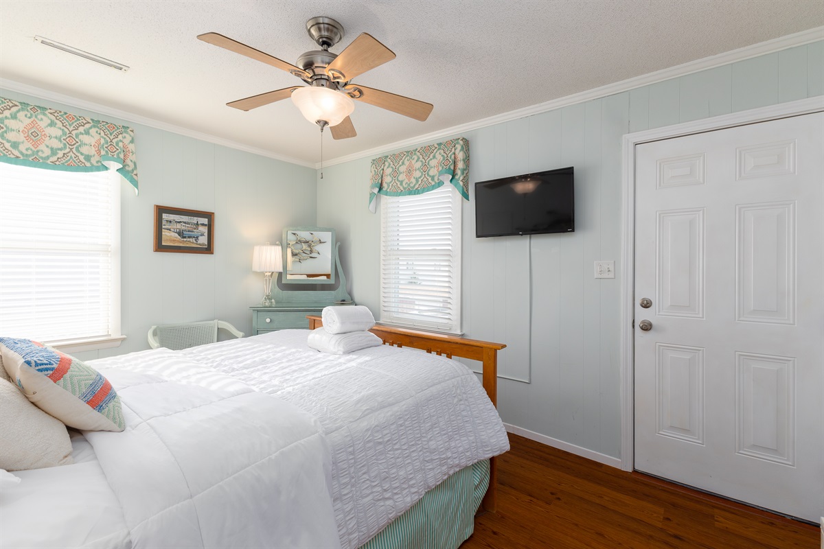 Discover real coziness in bedroom 2 with a comfy Queen-size bed and plenty of light