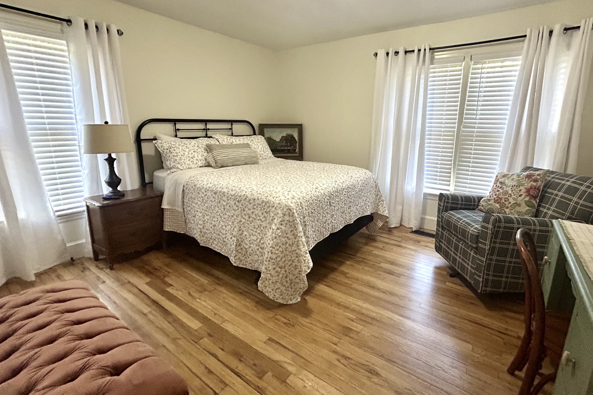 Bedroom 1 Queen Bed