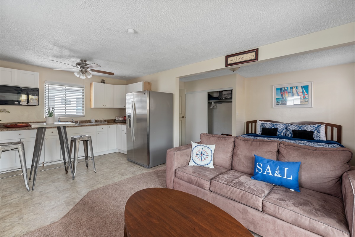 Kitchenette in "Bonus room".