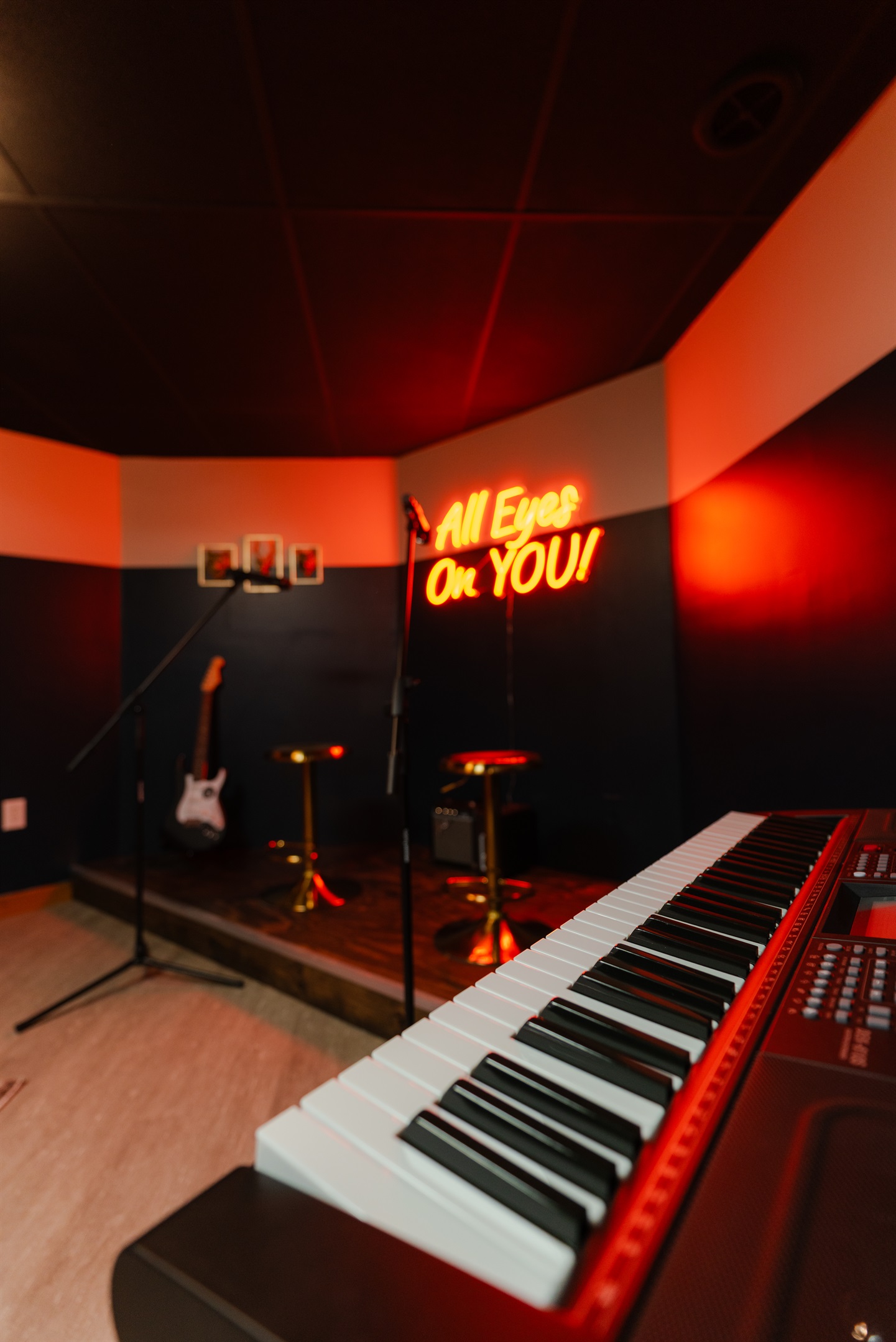 Don’t miss out on late-night jam sessions in this music room, complete with a keyboard, guitars, microphones, and performance setup.