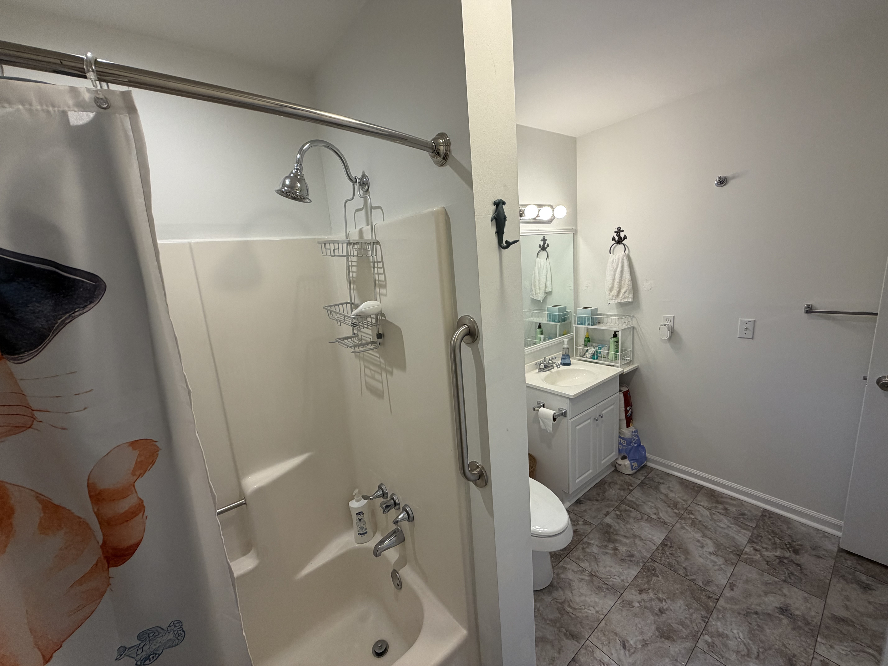 Bathroom with shower/tub combo