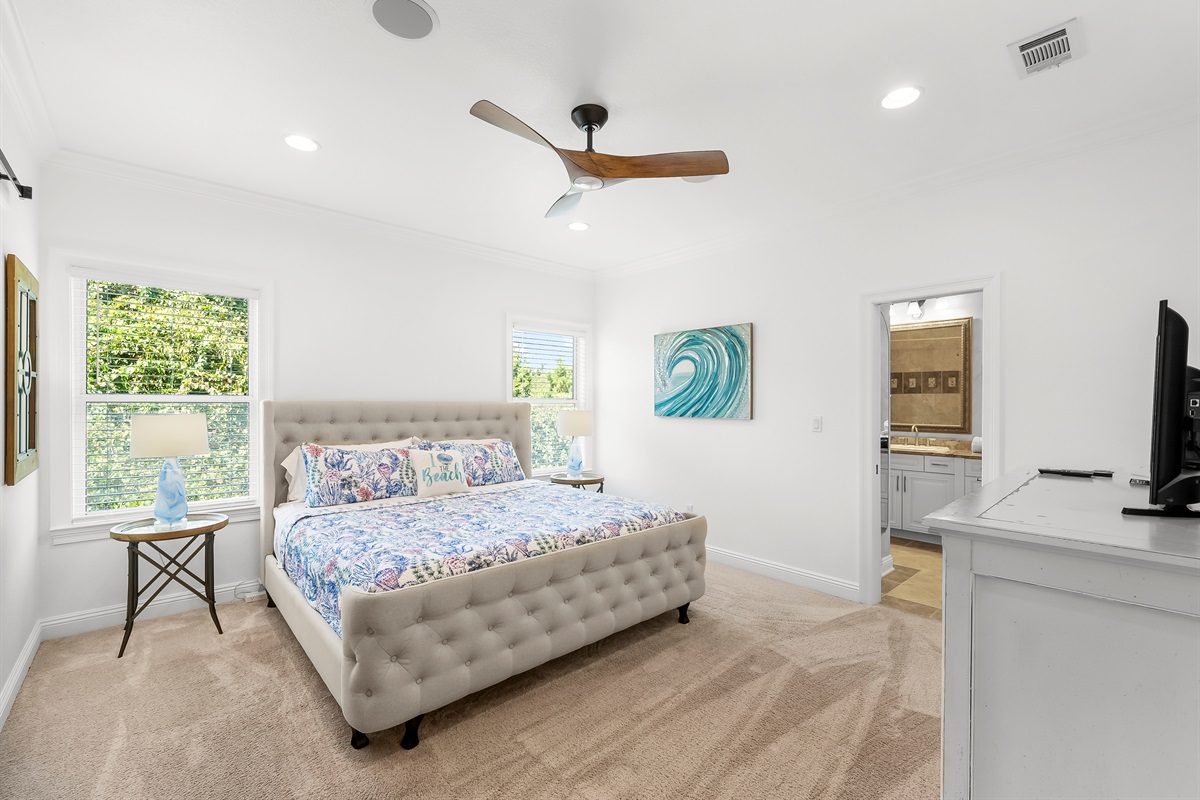 Upstairs King w/ Jack n Jill bath