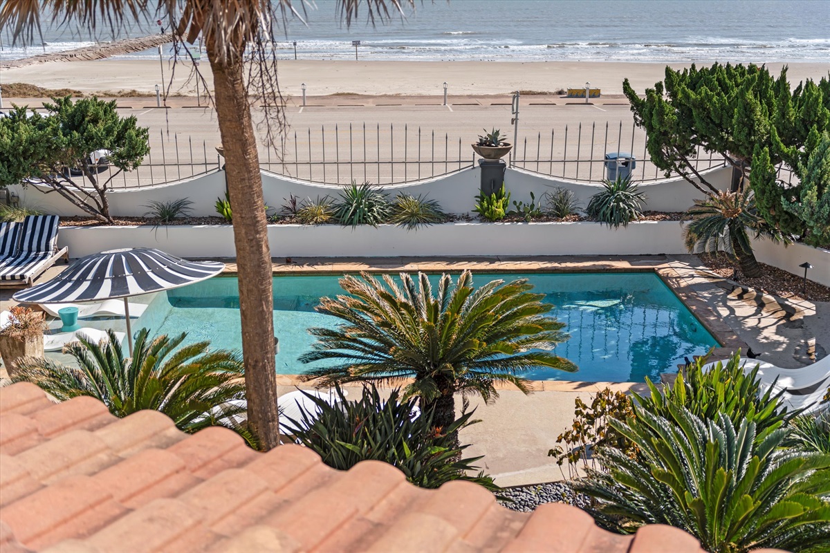 6057fe2311d244cc8c7c15805c655f2f Large | Beachhouse | Texas | TX | Vacation Homes | Galveston | Crystal Beach | Kokomo | Breezy Days | Beachfront Elegance | Sunrise Serenity | Southern Sands Property Management, LLC