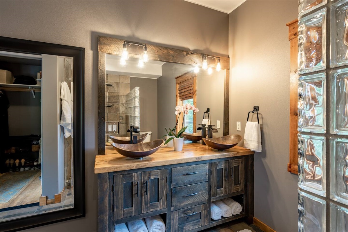 Primary bedroom en-suite with dual sinks