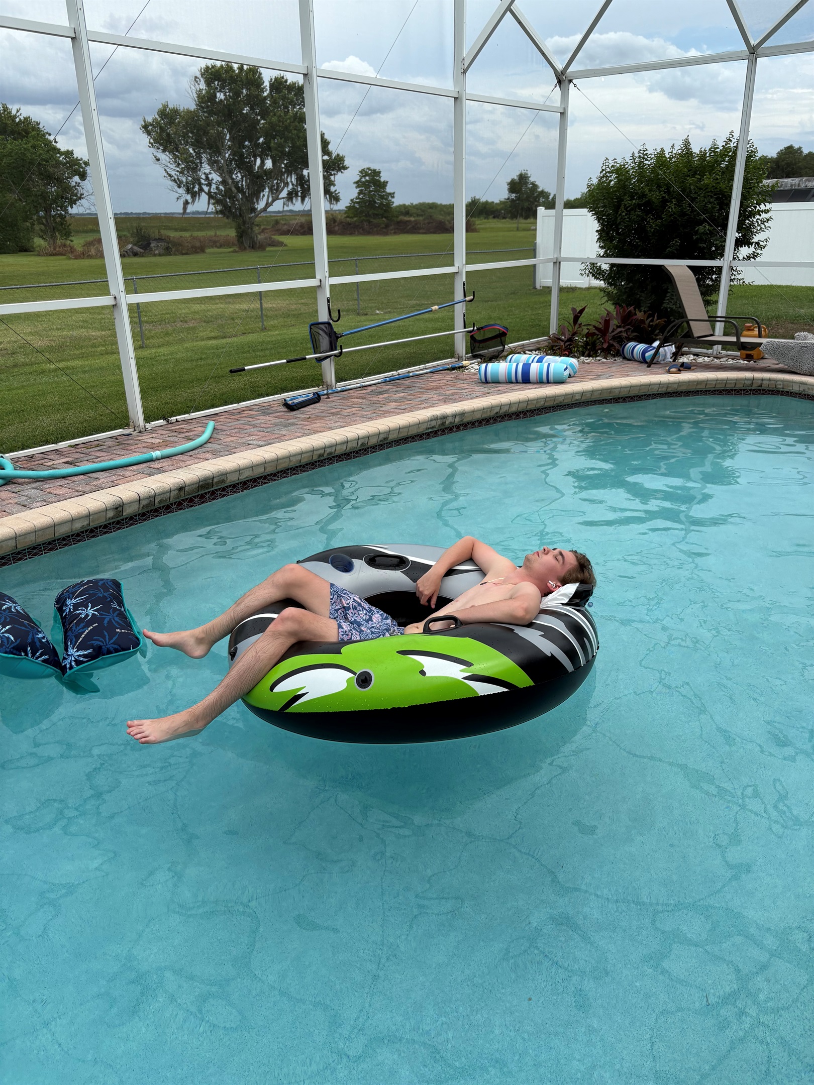Floatable pool toys provided.