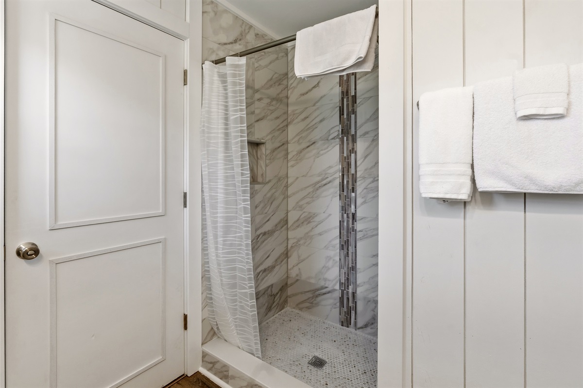 Bathroom 3 - Shared Jack-n-Jill