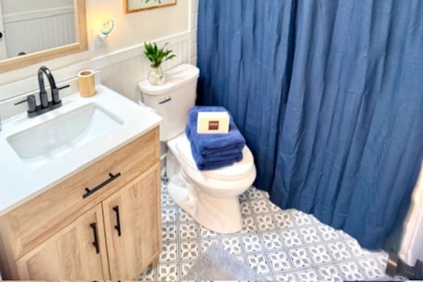 2nd hall full bathroom