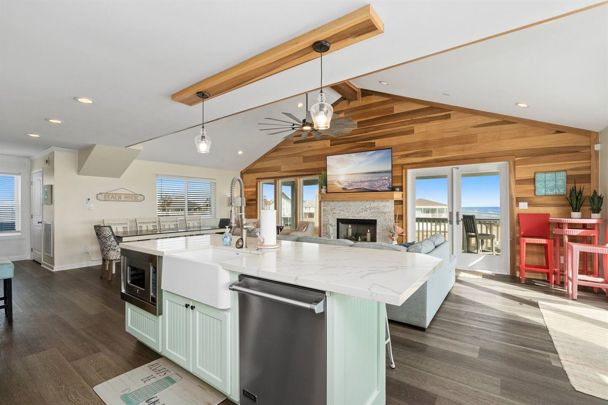 607fae126a984b9e975092e70fa12f98 Large | Beachhouse | Texas | TX | Vacation Homes | Galveston | Crystal Beach | Kokomo | Breezy Days | Beachfront Elegance | Sunrise Serenity | Southern Sands Property Management, LLC