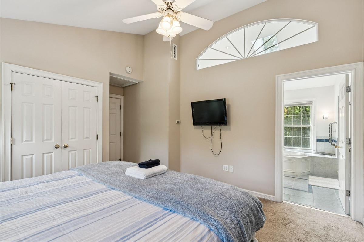 Bedroom #2 (king bed)