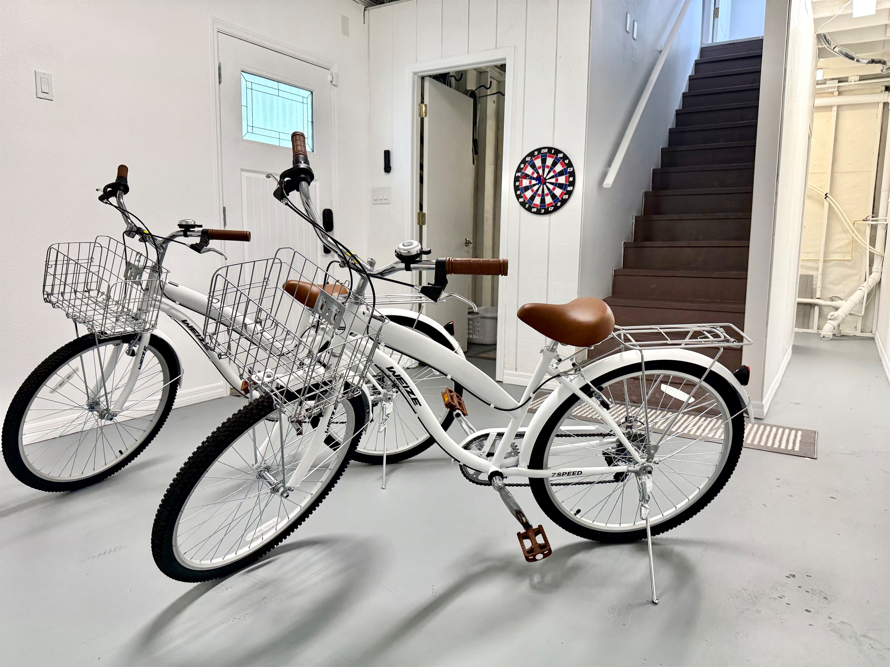 Hop on the bikes and ride to nearby parks, the pier, or just enjoy a scenic cruise around the neighborhood.