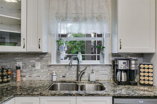 Cook, Sip, and Stay – A Kitchen Designed for Memories!