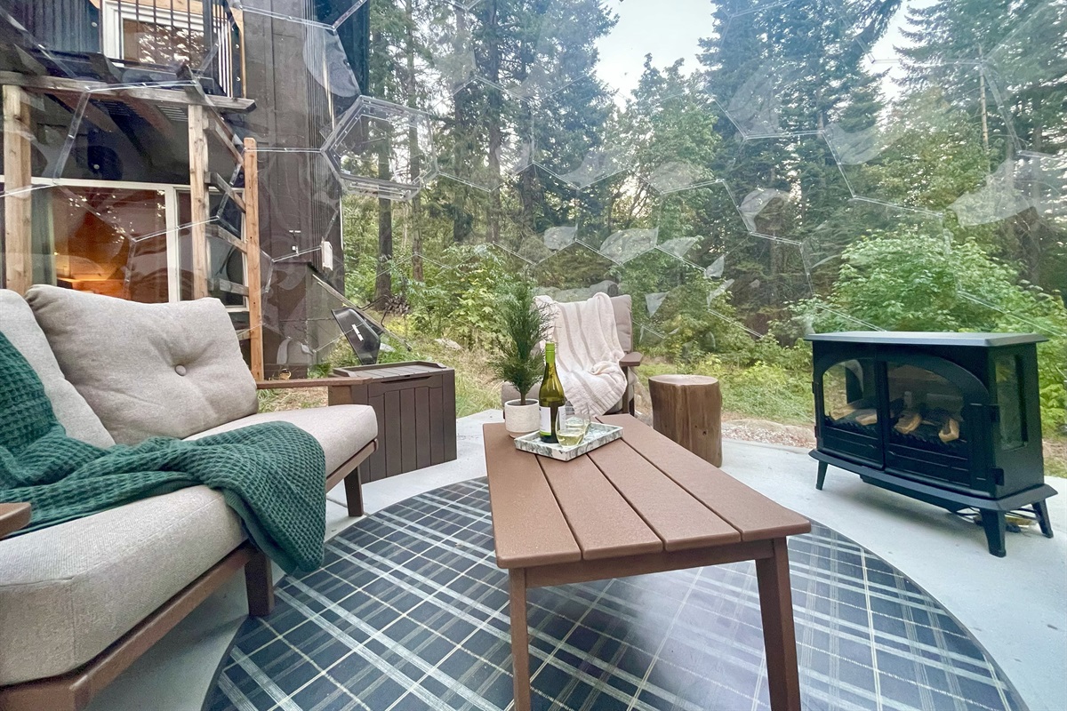 Geo Dome - lounging under the stars, all year round!