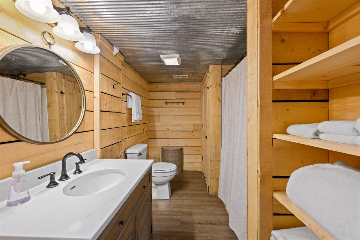 Lower Ensuite Bathroom