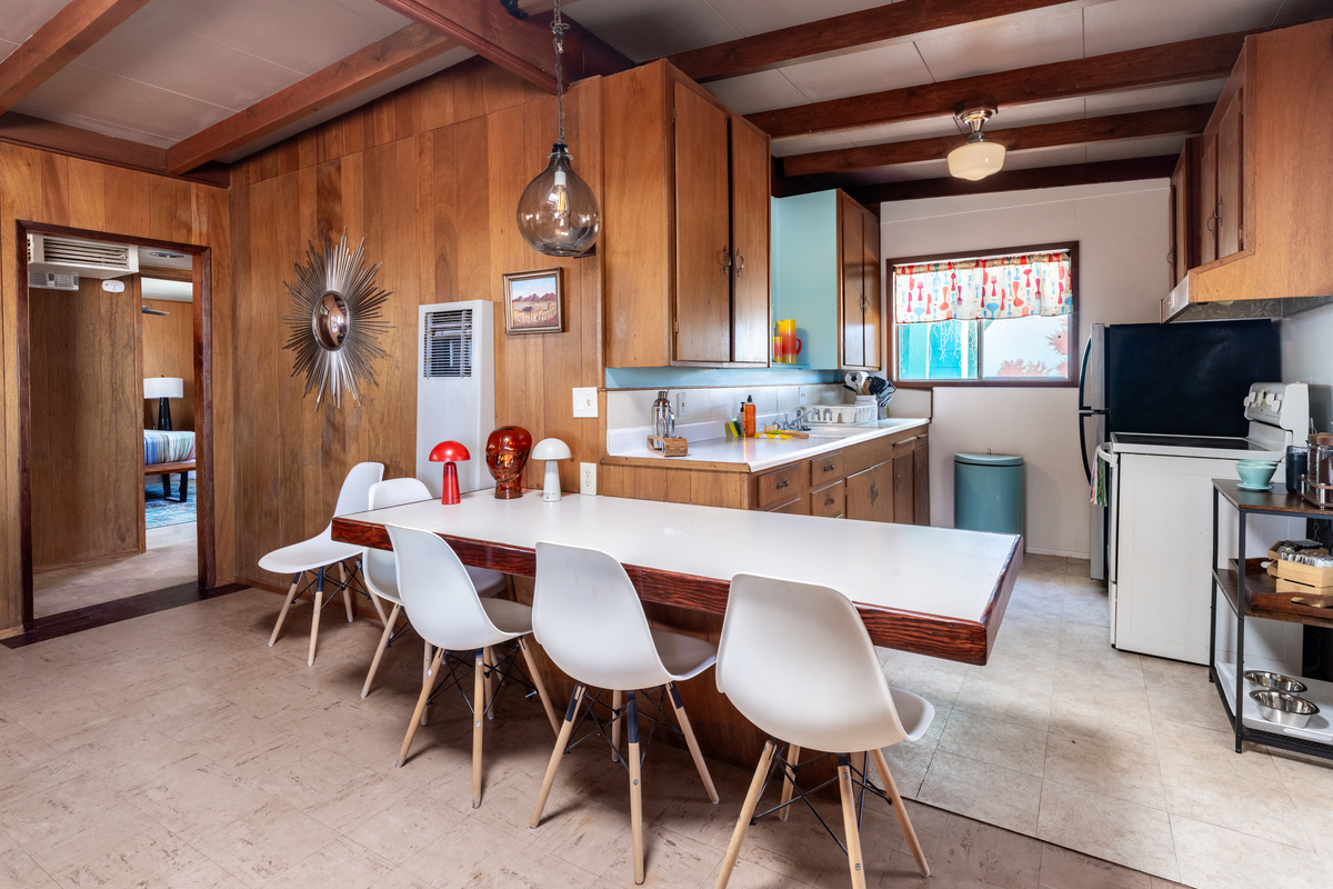 Kitchen dining area