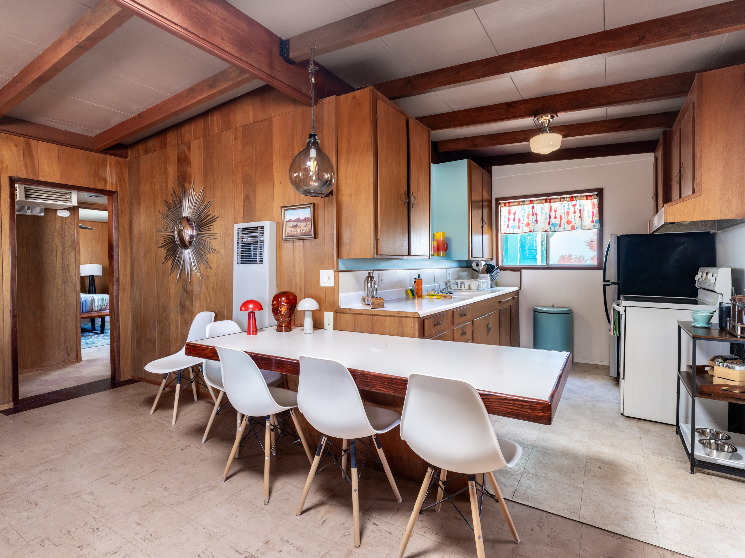 Kitchen dining area