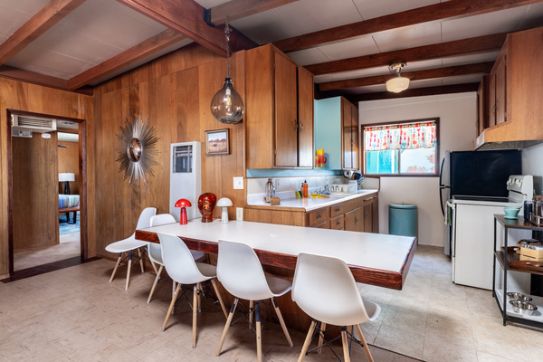 Kitchen dining area