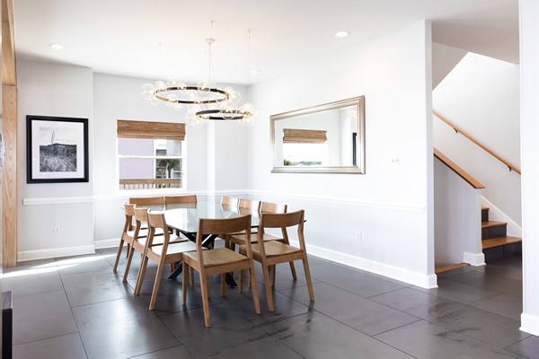 Dining Room seats 10