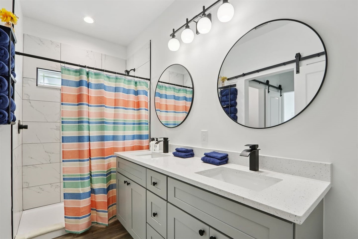 Primary Bedroom has en-suite bathroom, with double vanity and large walk-in tile shower