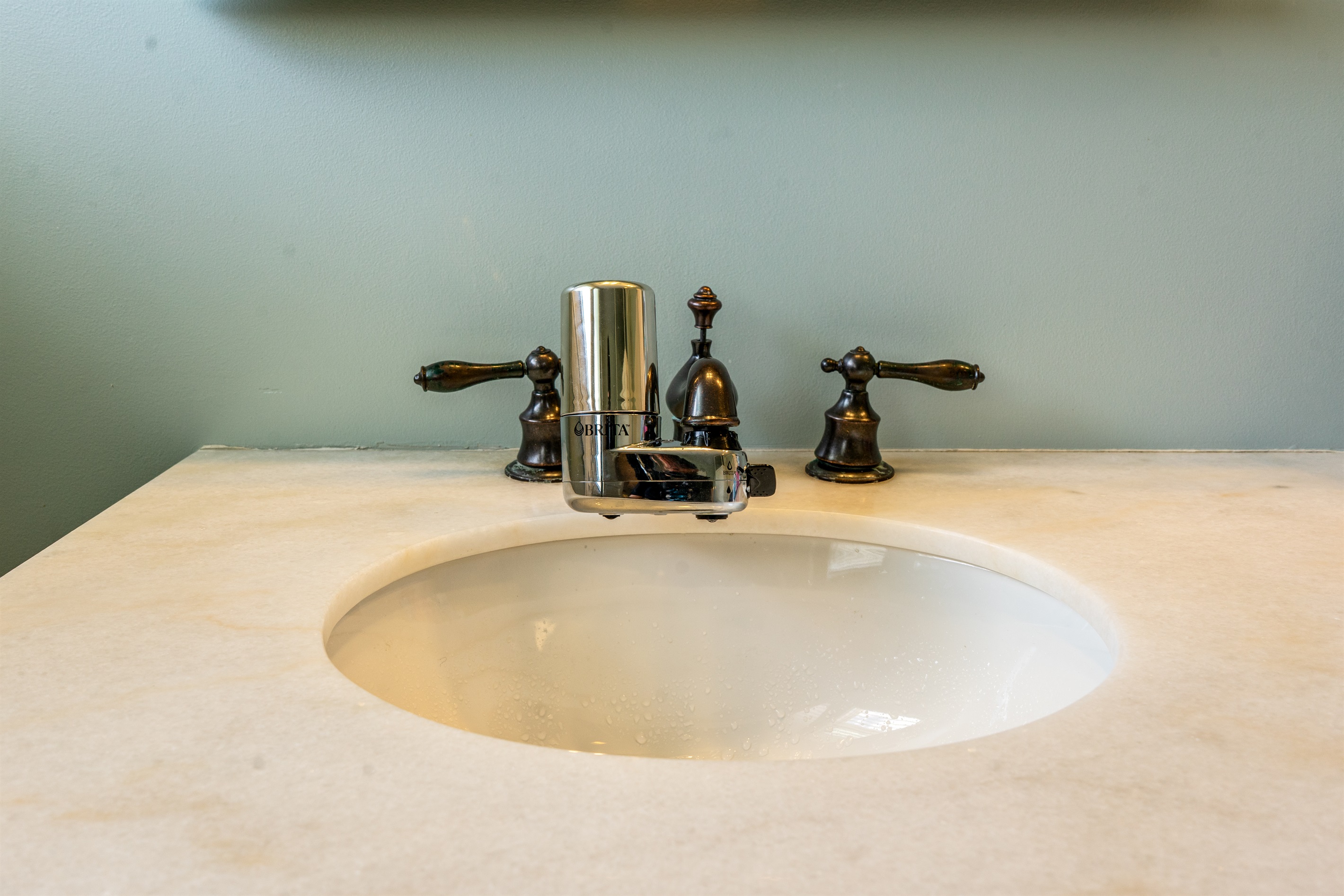 Thoughtful touches for your stay. We’ve added a Brita filtration system to the upstairs bath so you can enjoy purified water for late-night hydration or morning routines without heading downstairs. A smart Quiet Side detail in Hall Quarry.