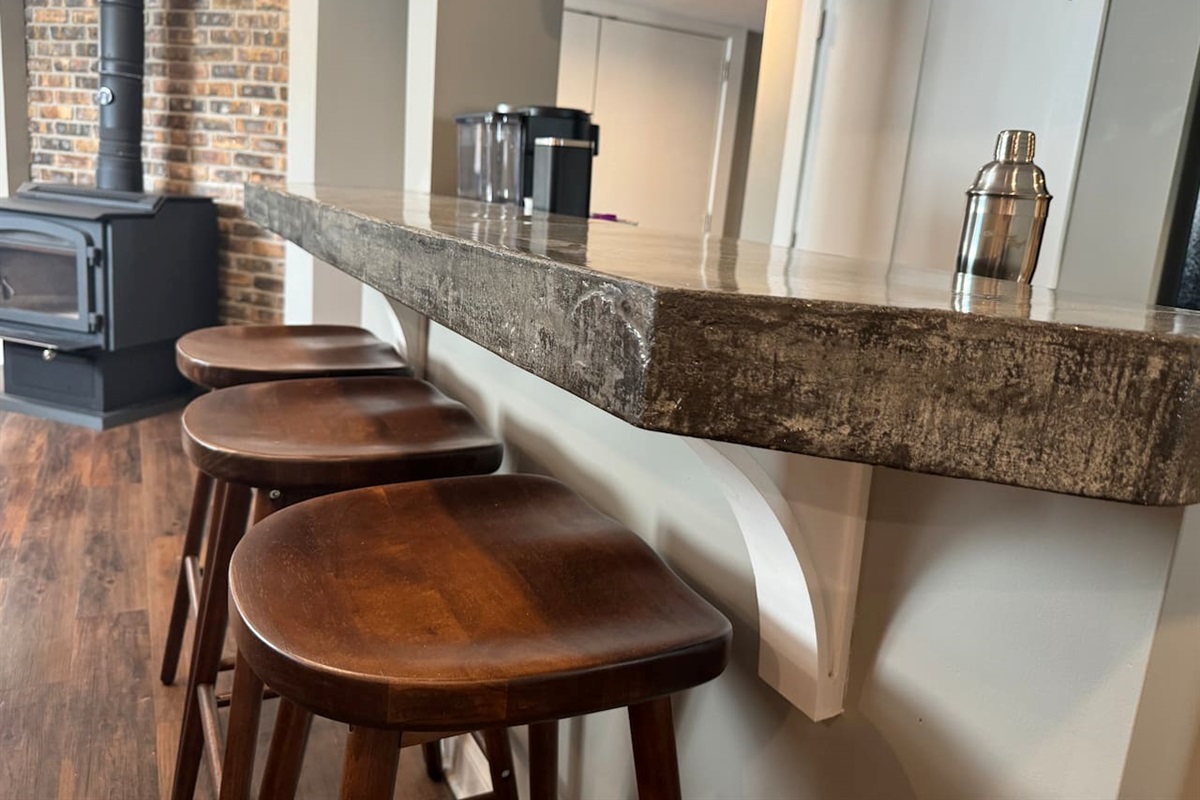 Coffee Bar in the morning, Cocktail Bar in the evening.