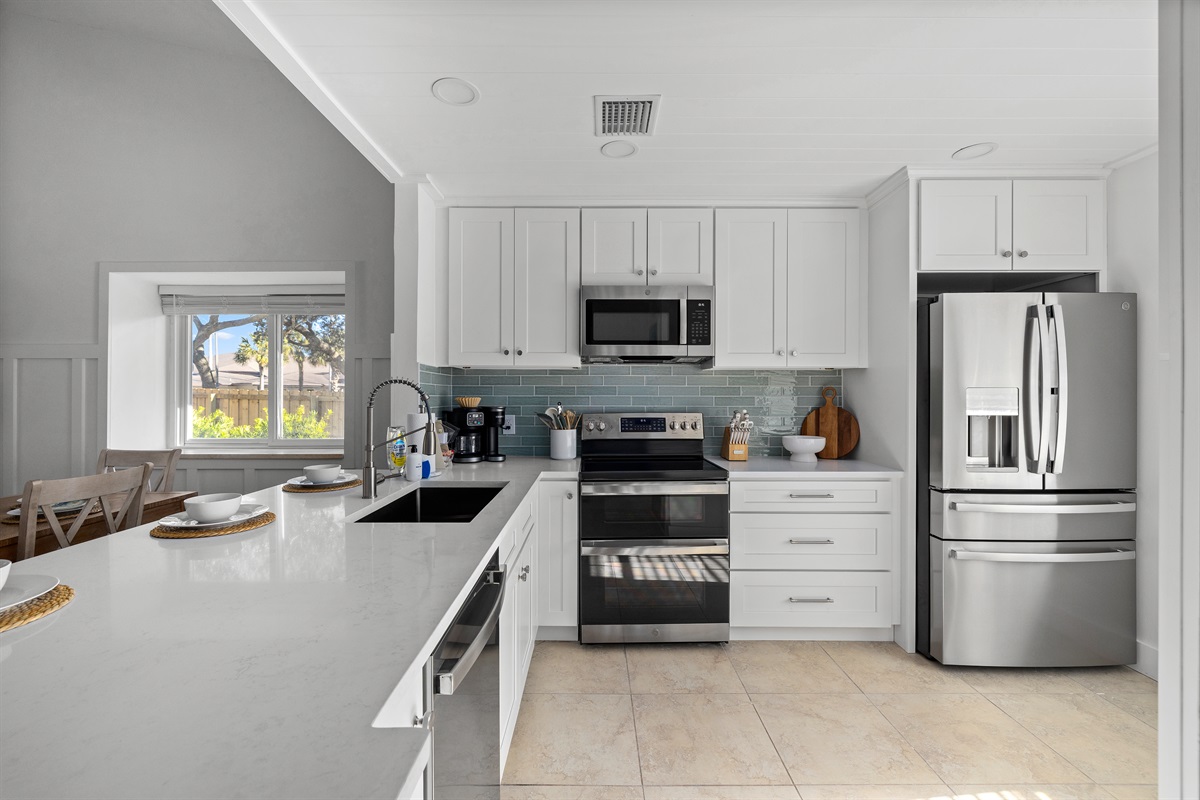 A chef-ready kitchen with stainless steel appliances, spacious prep areas, and fresh coastal finishes &mdash; perfect for family breakfasts or post-beach dinners 🌊