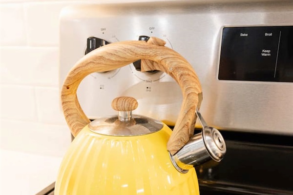 Sleek Kettle making your morning tea or coffee a breeze!