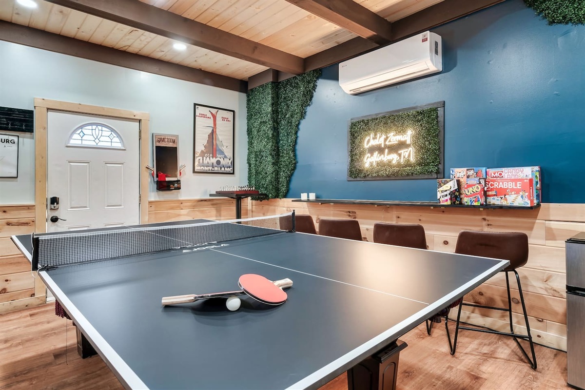 Chalet Zermatt, your ideal Smoky Mountains retreat — a 5-bedroom cabin full of amenities, space to hang out & plenty of entertainment!