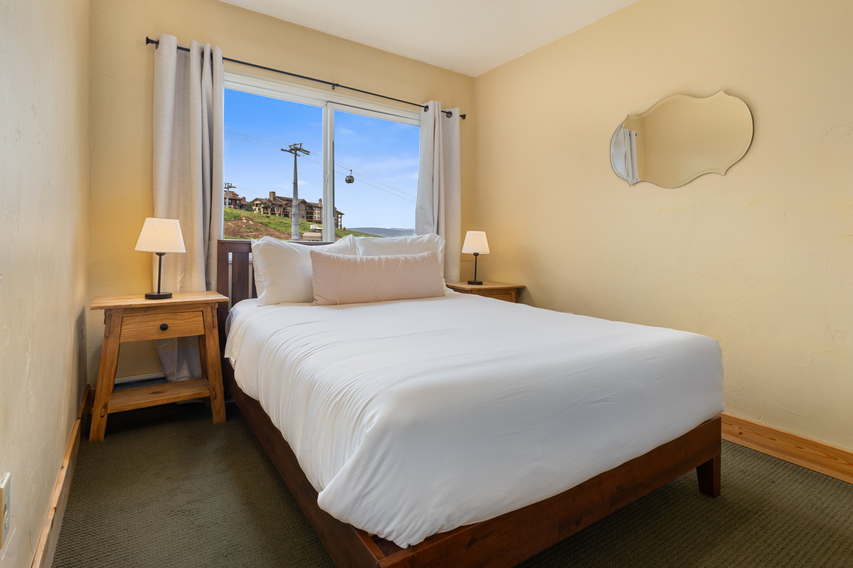Ensuite Queen Bedroom | Scenic View