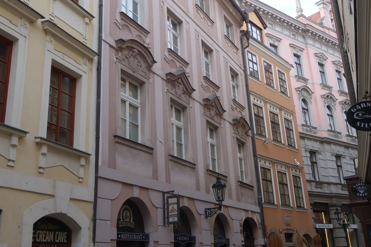 Apartment is located in the renovated gothic building additionally decorated with renaissance and baroque details from the year 1800 "MĚŠŤANSKÝ DŮM U NEVĚSTY" (Bride house), which is inscribed in the Cultural Heritage List of the Czech Republic. The buildi