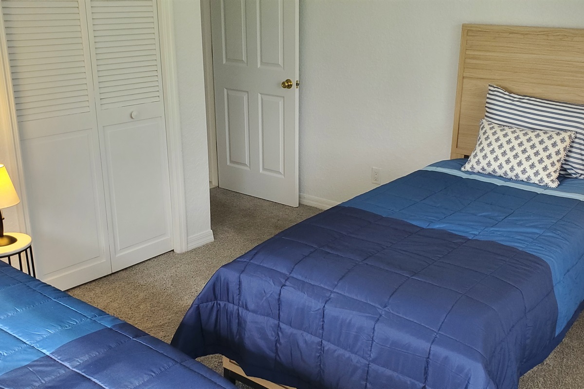 Twin bedroom