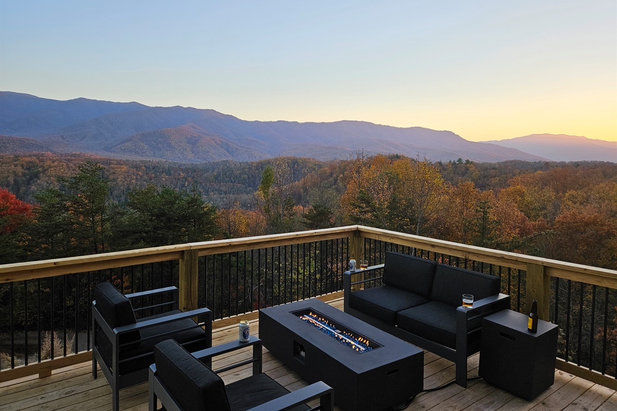 Can you just smell the crisp fall air? Leaf Season at Dream View Lodge is unparalleled