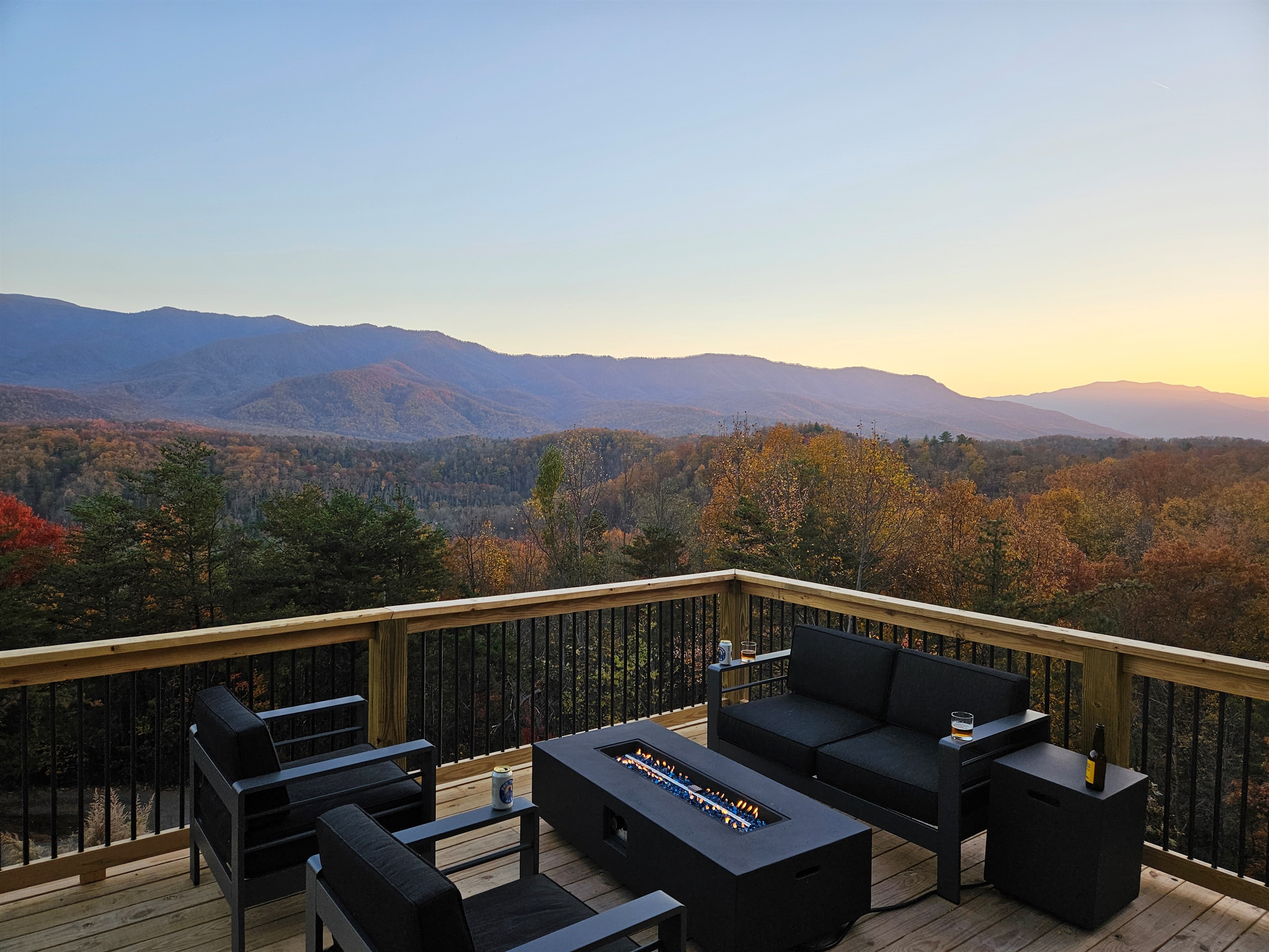 Can you just smell the crisp fall air? Leaf Season at Dream View Lodge is unparalleled