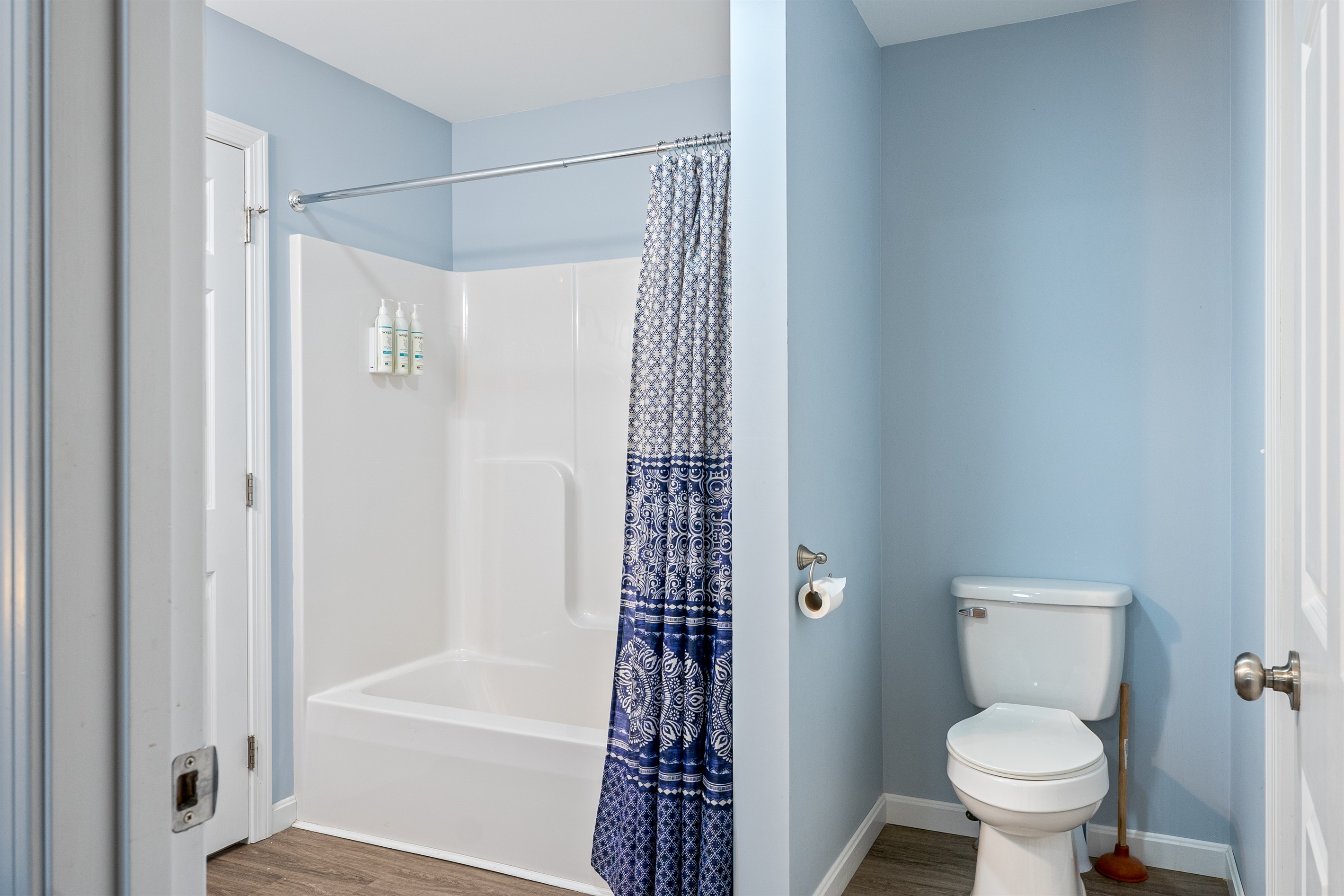 Master Bath - Tub / Shower