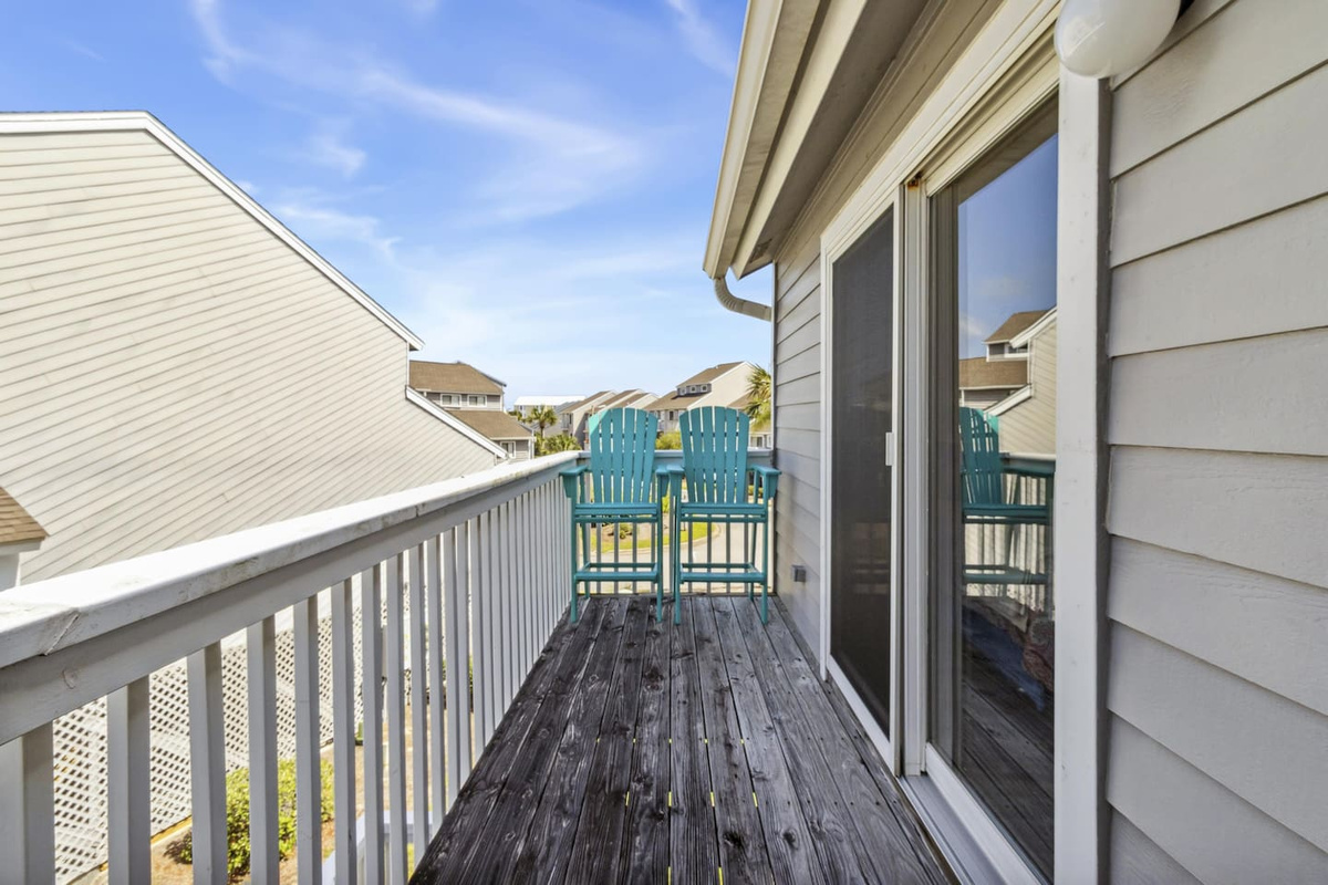 Sink into the king master suite and fall asleep to the sound of waves outside your window.